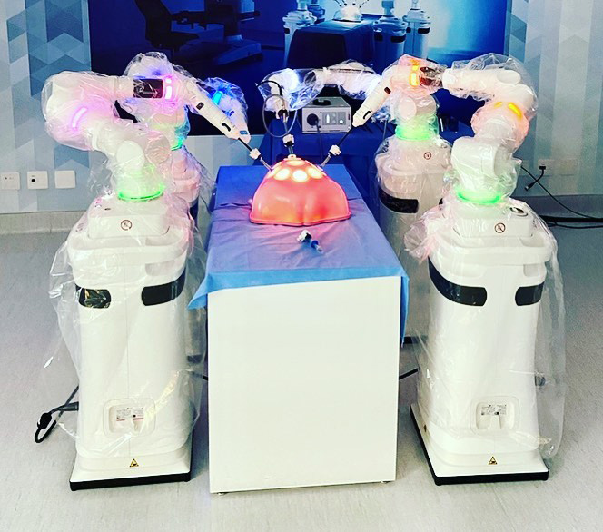 Florianópolis teve a primeira cirurgia de endometriose feita pelo robô Versius